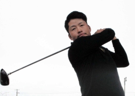 男子ゴルフで学生２冠に輝いた大院大の砂川公佑＝神戸市西区、滝川第二高