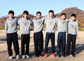 全国大会で初優勝を目指す男子・大池。笑顔もチームの魅力だ＝滋賀県野洲市、希望が丘文化公園