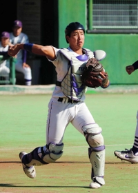 広島カープ5位入団 宝塚出身の石原「勝利導く捕手に」 | スポーツ