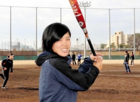 ソフトボール日本リーグ女子で本塁打王と打点王に輝き、最高殊勲選手賞を受賞した数原顕子外野手＝大阪府摂津市のシオノギ製薬摂津工場