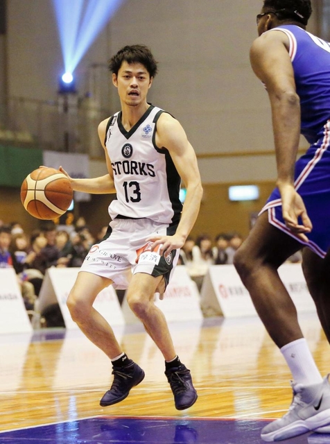 ＦＥ名古屋-西宮　第１クオーター、ドリブルをする西宮・道原（Ｃ）B.LEAGUE