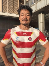 “世界最薄”日本代表ユニホーム姿の森山漠さん