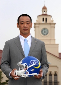 関学大アメリカンフットボール部の新監督に就任する大村和輝アシスタントヘッドコーチ＝西宮市上ケ原一番町、同大西宮上ケ原キャンパス（撮影・辰巳直之）