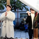 参拝する阿部一二三（左）と妹の詩＝神戸市兵庫区和田宮通３、三石神社