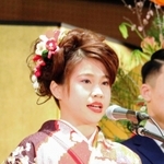 新成人を代表して誓いの言葉を述べる体操女子の杉原愛子＝大阪府東大阪市立総合体育館