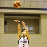 ＦＥ名古屋-西宮　第１クオーター、シュートを打つ西宮・松崎（Ｃ）B.LEAGUE