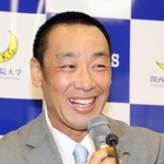 関学大アメリカンフットボール部の新監督就任会見で笑顔を見せる大村和輝アシスタントヘッドコーチ＝西宮市上ケ原一番町、同大西宮上ケ原キャンパス（撮影・辰巳直之）