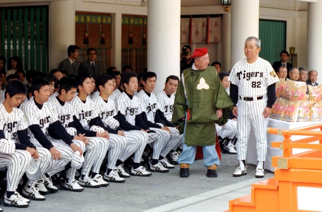 阪神タイガース 実使用ユニフォーム 野村克也さん 追悼試合用 素っ気 阪神タイガース 実使用ユニフォーム 野村克也さん 追悼試合用 素っ気