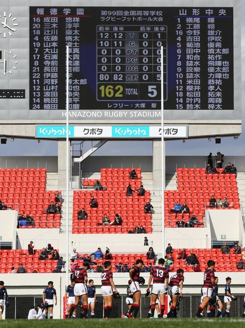 報徳が記録した大会史上最多の１６２得点を表示する電光掲示板＝大阪府東大阪市、花園ラグビー場（撮影・吉田敦史）