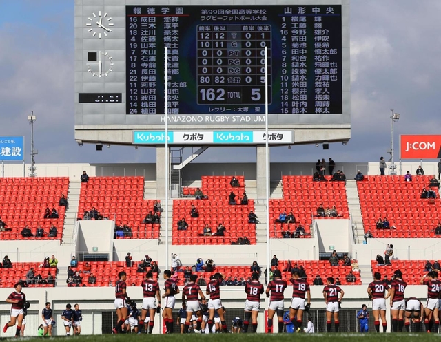 報徳が記録した大会史上最多の１６２得点を表示する電光掲示板＝大阪府東大阪市、花園ラグビー場（撮影・吉田敦史）