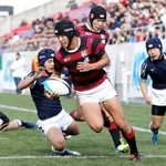 報徳-山形中央　前半、報徳のＷＴＢ河野（中央）がトライを決める＝大阪府東大阪市、花園ラグビー場（撮影・吉田敦史）