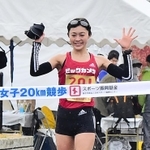 競歩日本選手権　女子２０キロを独走で制した岡田久美子＝神戸市東灘区向洋中９（撮影・中西幸大）