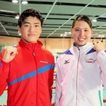 短水路の兵庫県中学新記録を樹立した小峯輝羅（左）と吉田芽生