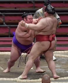 神戸新聞next スポーツ 大相撲春場所 貴景勝 高安を押し出し白星発進