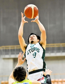 信州－西宮　第２クオーター、シュートを打つ西宮・道原（Ｃ）B.LEAGUE