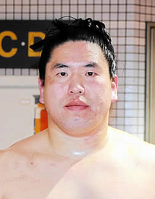 関取復帰を目指して奮闘する元幕内の北●磨＝大阪市、エディオンアリーナ大阪※●は「石」の右に「番」