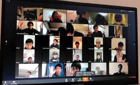 オンライン会議で今季の終了式に臨んだＢ２西宮の選手やスタッフら（クラブ提供）