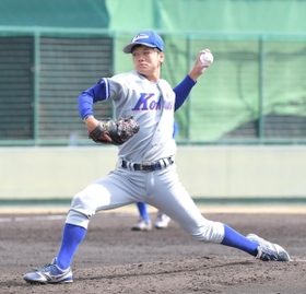 阪神とのプロアマ交流戦で登板した関西国際大・武次春哉＝３月１３日、鳴尾浜