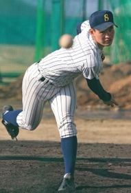 最速１５１キロの本格派右腕、明石商の中森俊介＝２月２４日、明石市の同校