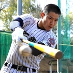 一発を秘める１番打者として注目を集める明石商の来田涼斗＝２月２４日、明石市の同校