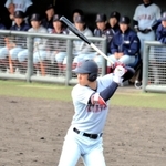 スケールの大きい打撃が魅力の近大・佐藤輝明＝２月２７日、和歌山