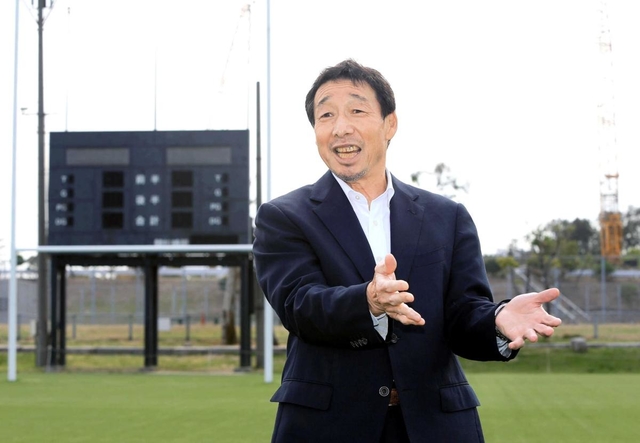 関西ラグビー協会の会長に就任した萩本光威さん＝神戸市東灘区（撮影・風斗雅博）