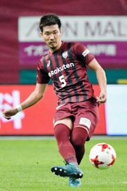 ヴィッセル神戸時代の岩波拓也選手＝２０１７年１０月、神戸市兵庫区のノエビアスタジアム神戸