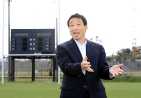 関西ラグビー協会の会長に就任した萩本光威さん＝神戸市東灘区（撮影・風斗雅博）