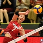 バレーボールのワールドカップでスパイクを放つ久光製薬の石井優希＝２０１９年９月27日、丸善インテックアリーナ大阪