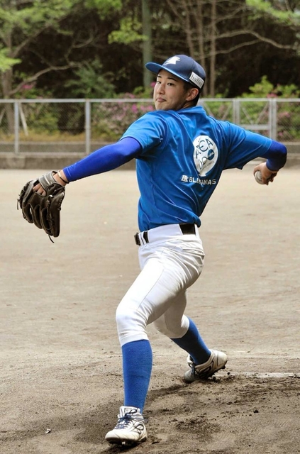 １年でのプロ入りを狙う兵庫のルーキー山科颯太郎投手＝西宮市、高座山公園野球場