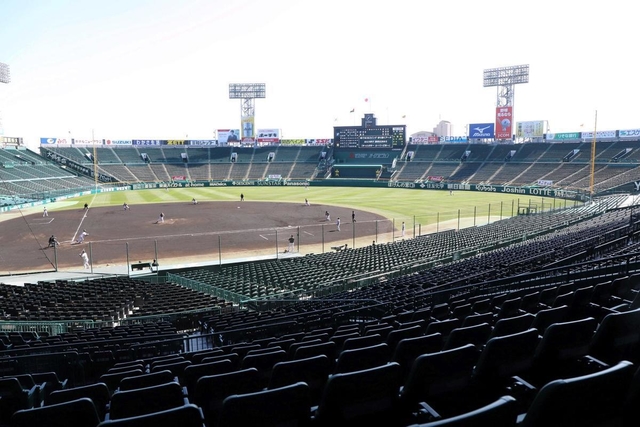 甲子園球場＝西宮市
