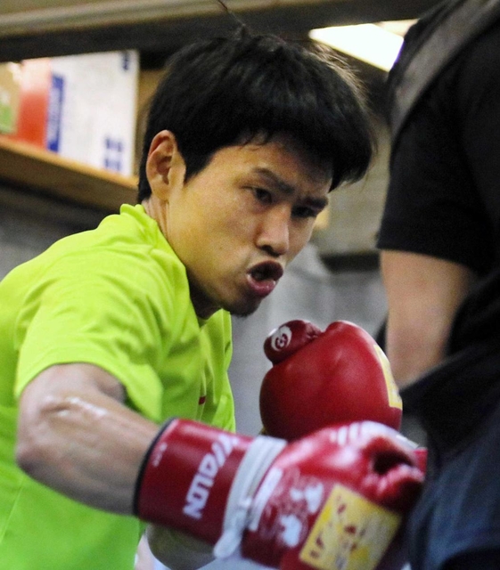 ６年ぶりの復帰戦を目指し、練習する日本バンタム級元王者の大場浩平＝神戸市垂水区、サンライズジム