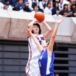 福岡戦第２クオーター、兵庫の沢田悠が跳躍力を生かしてジャンプシュート