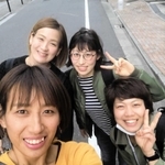 （右下から時計回りに）兵庫の山中美佳、福岡の森ムチャ、兵庫の滝井亜里沙、石川の池田智美の各選手。今ではプライベートでも仲がいい＝２０１８年４月、東京都内（山中さん提供）