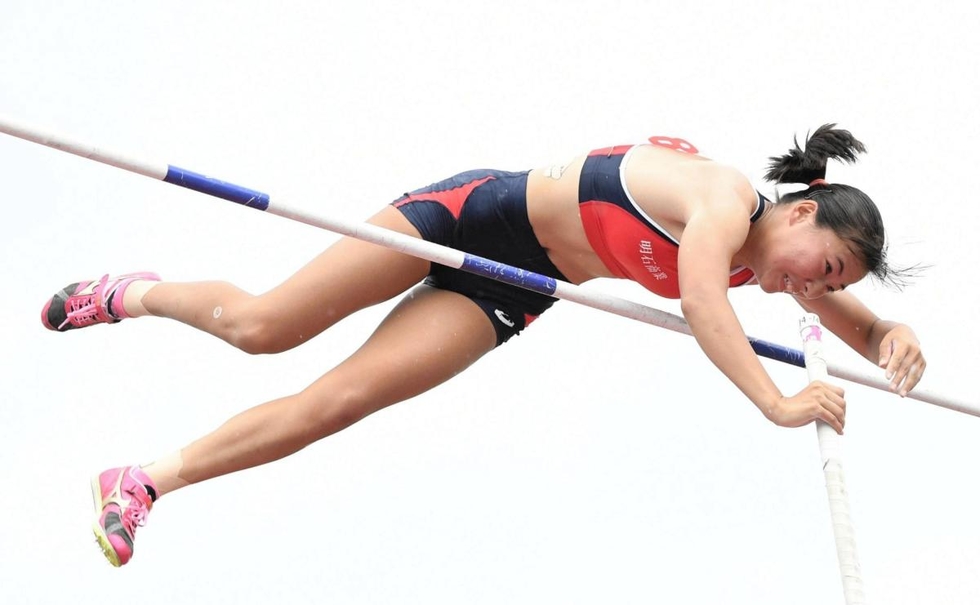 神戸新聞next スポーツ 女子棒高跳び古林がｕ１８日本新 自身の兵庫高校記録塗り替え
