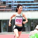 女子８００メートル　２分４秒６６の兵庫新記録で優勝した田中希実＝１２日午後、神戸市須磨区、ユニバー記念競技場（撮影・秋山亮太）