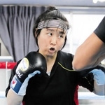 自身初の日本タイトル戦に向けて練習する長井香織＝神戸市東灘区、真正ジム