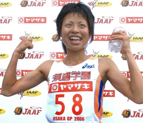 須磨学園高時代に女子１５００メートルで日本記録をつくった小林祐梨子さん。同じ小野市の後輩に記録ホルダーの座を譲った（２００６年撮影）