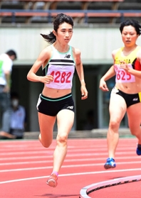 兵庫陸上競技選手権女子８００メートル　２分４秒６６の兵庫新記録で優勝した田中希実（２０２０年７月撮影）
