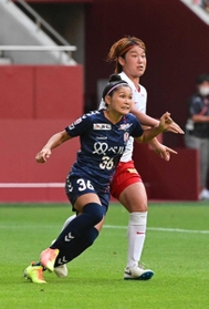ＩＮＡＣ神戸－浦和　後半、４年ぶりにプレナスなでしこリーグのピッチに立つＩＮＡＣ神戸の川澄（撮影・秋山亮太）