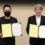 調印式に臨んだ西宮運営会社の渡瀬吾郎社長（左）と第一生命保険の宮田康弘関西営業本部長＝大阪市内（提供写真）