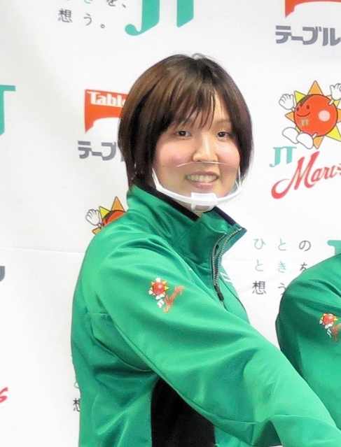 大相撲で初優勝した正代と同級生、バレー日本代表でＪＴの芥川愛加。「もう一度頂点に立ちたい」とＶリーグ２連覇を誓う＝大阪市北区