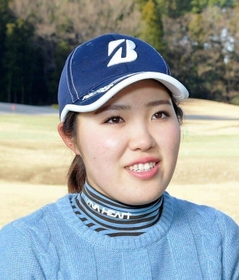 プロ転向後の初優勝を決めた古江彩佳