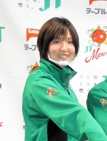 大相撲で初優勝した正代と同級生、バレー日本代表でＪＴの芥川愛加。「もう一度頂点に立ちたい」とＶリーグ２連覇を誓う＝大阪市北区