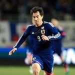 オーストラリアとの国際親善試合でプレーする岡崎慎司。試合後、阪神・淡路大震災への思いを語った＝２０１４年１１月１８日、大阪市のヤンマースタジアム長居