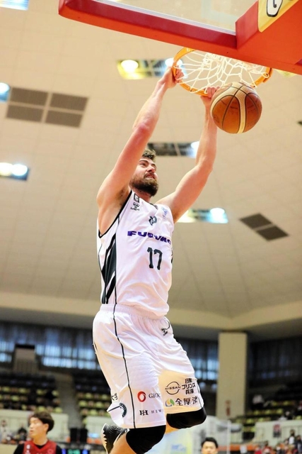 奈良-西宮　第３クオーター、ダンクを決める西宮のＡ・ジョーンズ（Ｃ）B.LEAGUE