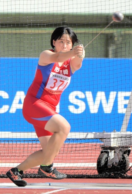 女子ハンマー投げ決勝　５０メートル７０で４位となった市尼崎の山本紗矢（撮影・後藤亮平）