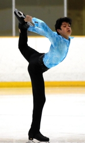 フィギュアスケート全兵庫選手権ＳＰでノーミスの演技を披露する片伊勢武＝尼崎スポーツの森