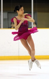 フィギュアスケート全兵庫選手権ＳＰで演技を披露する三原舞依＝尼崎スポーツの森