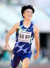 男子１００メートル決勝　10秒22で優勝し、笑顔を見せる多田修平